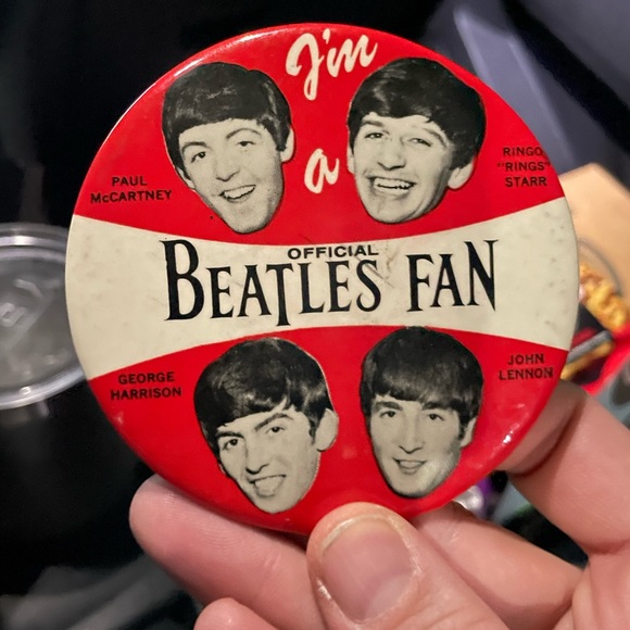 VINTAGE BEATLES PIN - Picture 1 of 2
